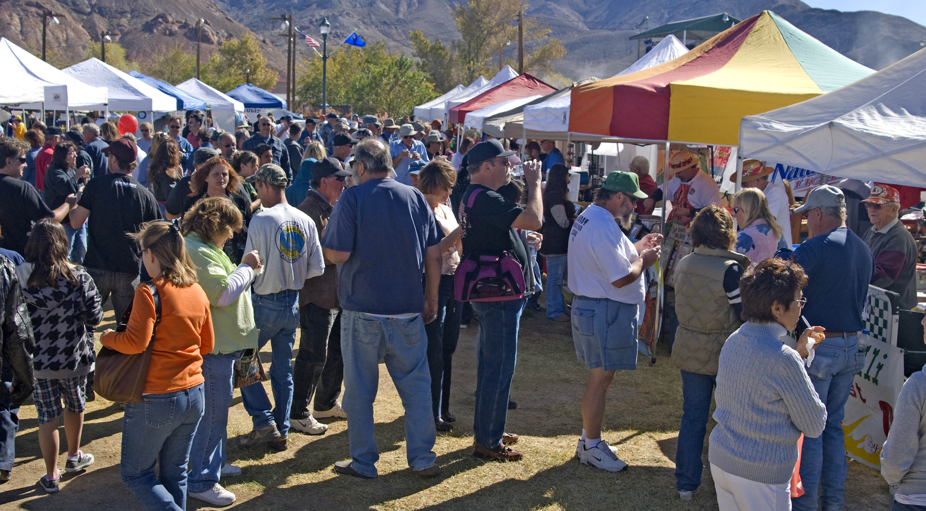 Crowd at the Beatty Days chili cook-off